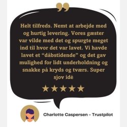 Kundeanmeldelse af d�bsavis - Helt tilfreds. Nemt at arbejde med og hurtig levering. Vores g�ster var vilde med det og spurgte meget ind til hvor det var lavet. Vi havde lavet et &ldquo;d�bstidende&rdquo; og det gav mulighed for lidt underholdning og snakke p� kryds og tv�rs. Super sjov id� - Charlotte, Trustpilot